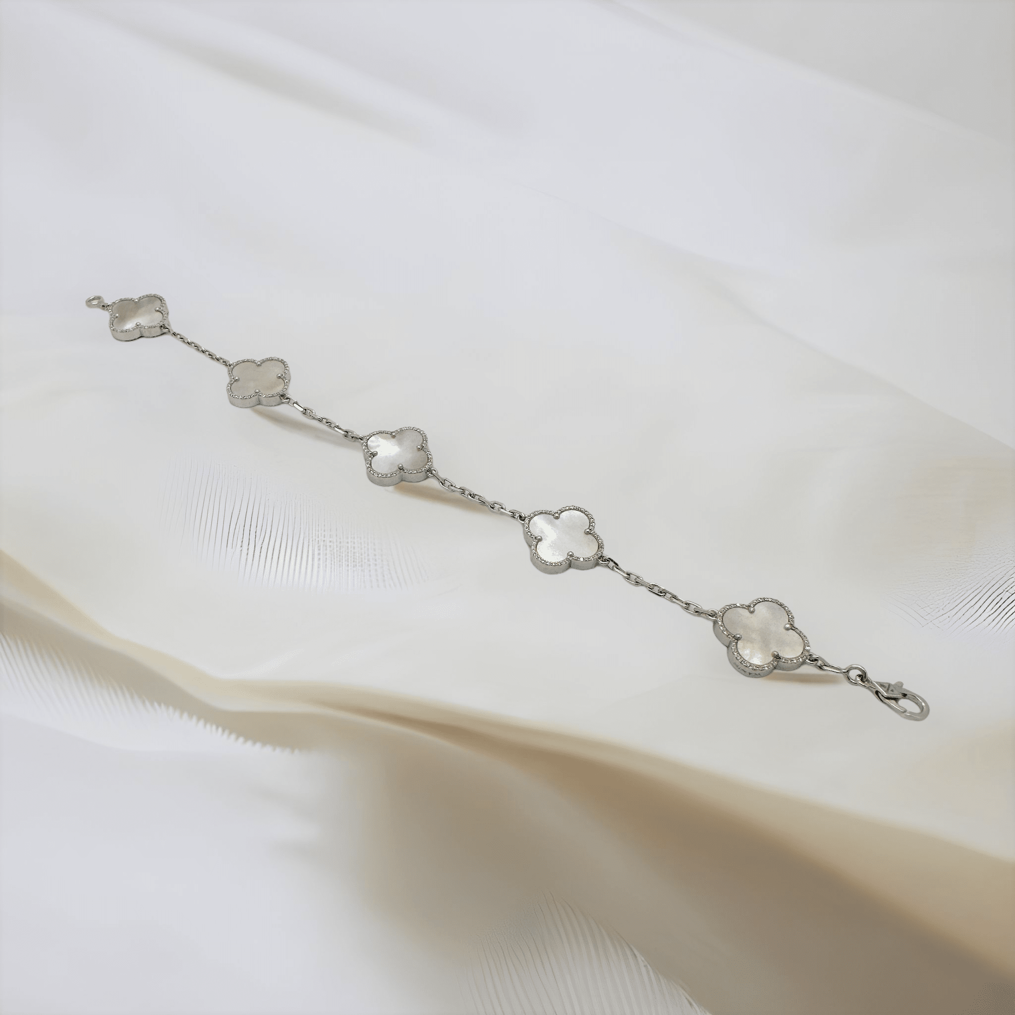 Alhambra Bracelet - Diamond & Mother of Pearl Xclusive Diamonds 